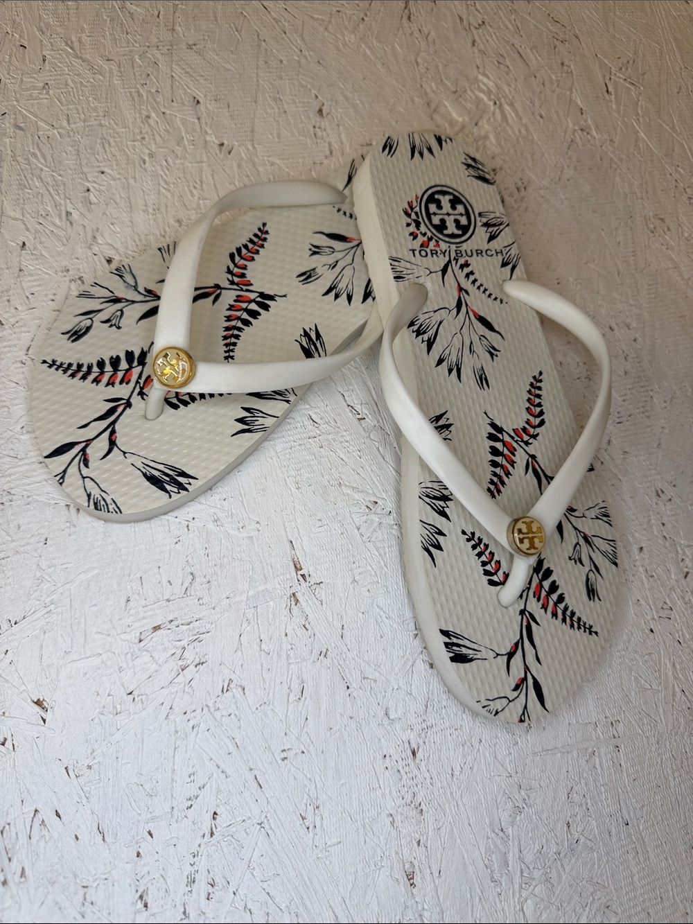 Tory Burch Like new Sandal thongs white and black size 6